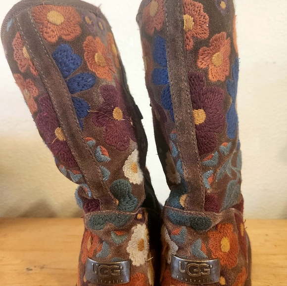 Tall Women's UGG Wahine Floral Embroidered Boots Size 8 Limited Edition - Picture 3 of 7